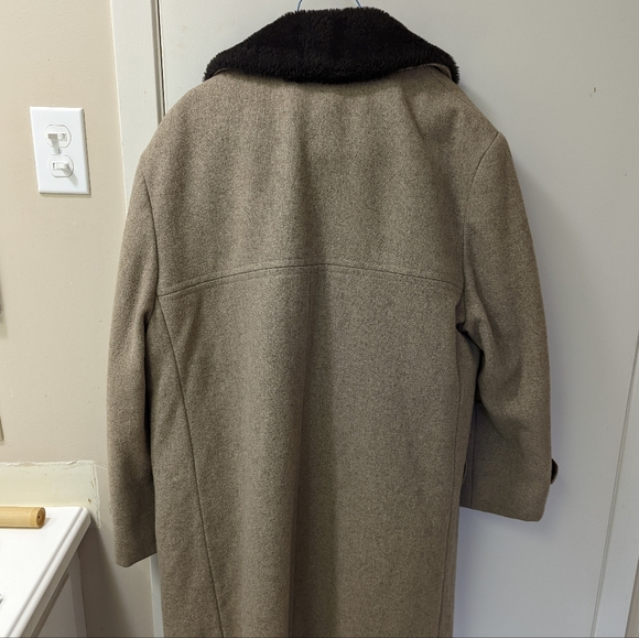 Vintage 1960s Croydon Tweed Gentleman's Coat - Picture 2 of 5